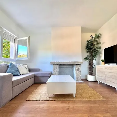 Cerca De Pantano De San Juan Con Cine, Jardin, Bbq Y Piscina Privada Navahondilla