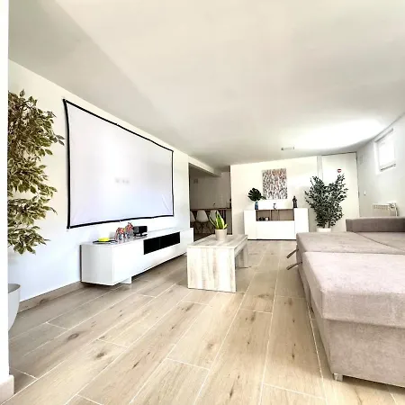 Cerca De Pantano De San Juan Con Cine, Jardin, Bbq Y Piscina Privada Villa