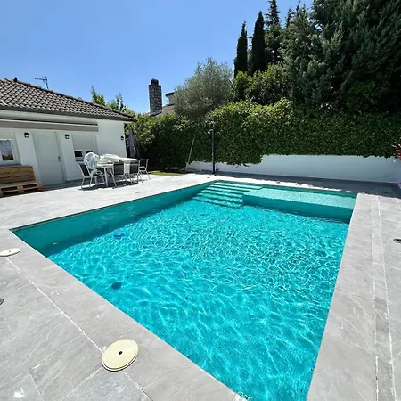 Completa De Verano En Pantano De San Juan Con Piscina Privada Y Barbacoa