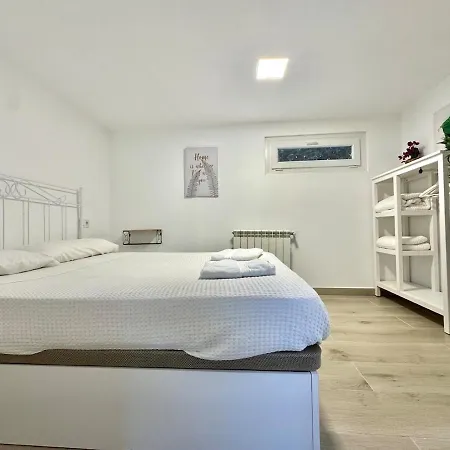 Cerca De Pantano De San Juan Con Cine, Jardin, Bbq Y Piscina Privada Navahondilla