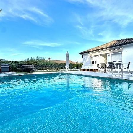 Villa Completa de Verano en Pantano de San Juan con Piscina privada y Barbacoa Villa