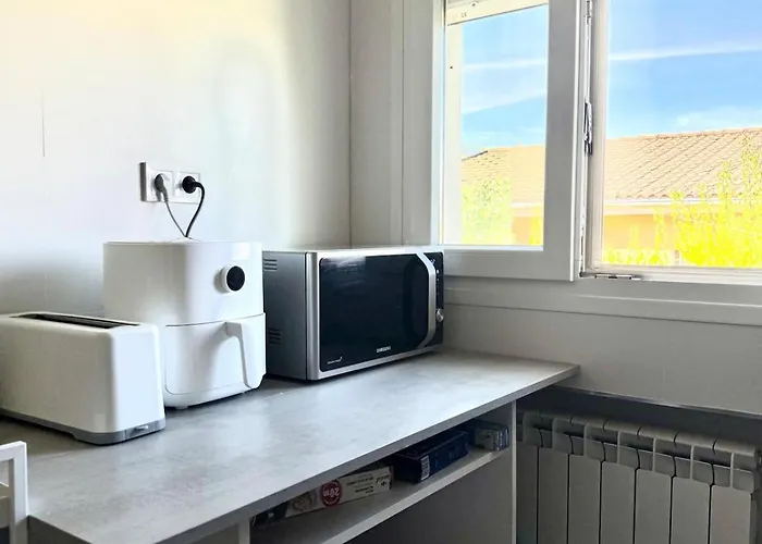 Cerca De Pantano De San Juan Con Cine, Jardin, Bbq Y Piscina Privada