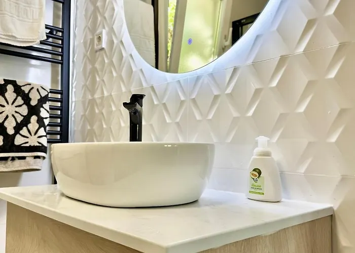 Cerca De Pantano De San Juan Con Cine, Jardin, Bbq Y Piscina Privada