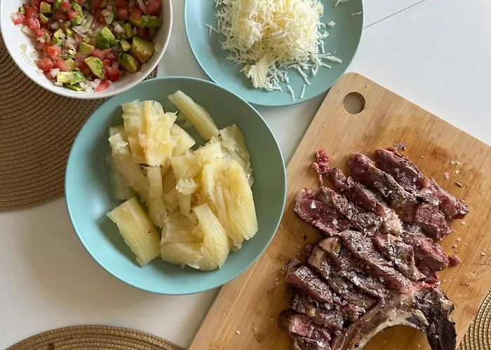 Cerca De Pantano De San Juan Con Cine, Jardin, Bbq Y Piscina Privada