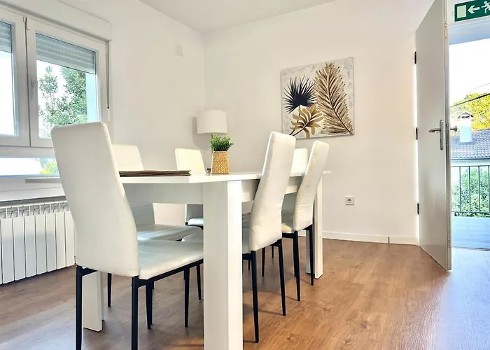 Cerca De Pantano De San Juan Con Cine, Jardin, Bbq Y Piscina Privada Villa