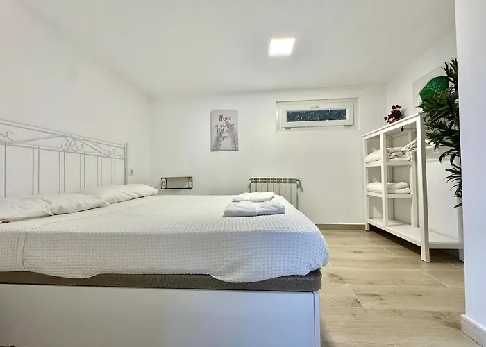 Cerca De Pantano De San Juan Con Cine, Jardin, Bbq Y Piscina Privada Navahondilla