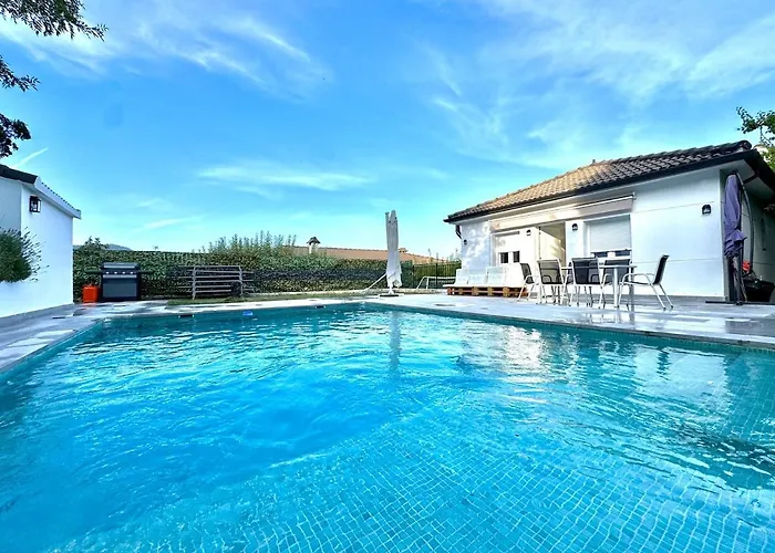 Cerca De Pantano De San Juan Con Cine, Jardin, Bbq Y Piscina Privada Villa